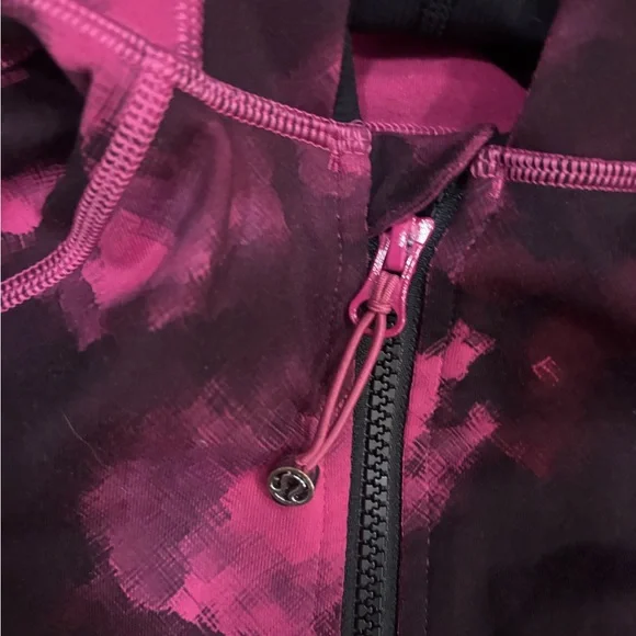 Lululemon Magenta and Black Zip Scuba jacket sweater - Picture 4 of 7